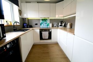 Kitchen- click for photo gallery